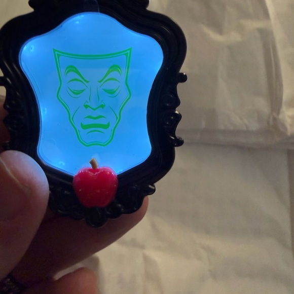 Bath and Body Works  pocket bac holder for Evil Queen - Picture 4 of 5